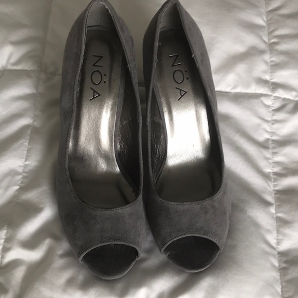 NOA Gray Wedges - Picture 2 of 5